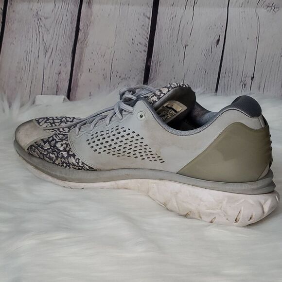 Jordan's Mens Trainer RIGHT SHOE ONLY Gray Wolf Color Mens 11.5 Amputee - Picture 10 of 16